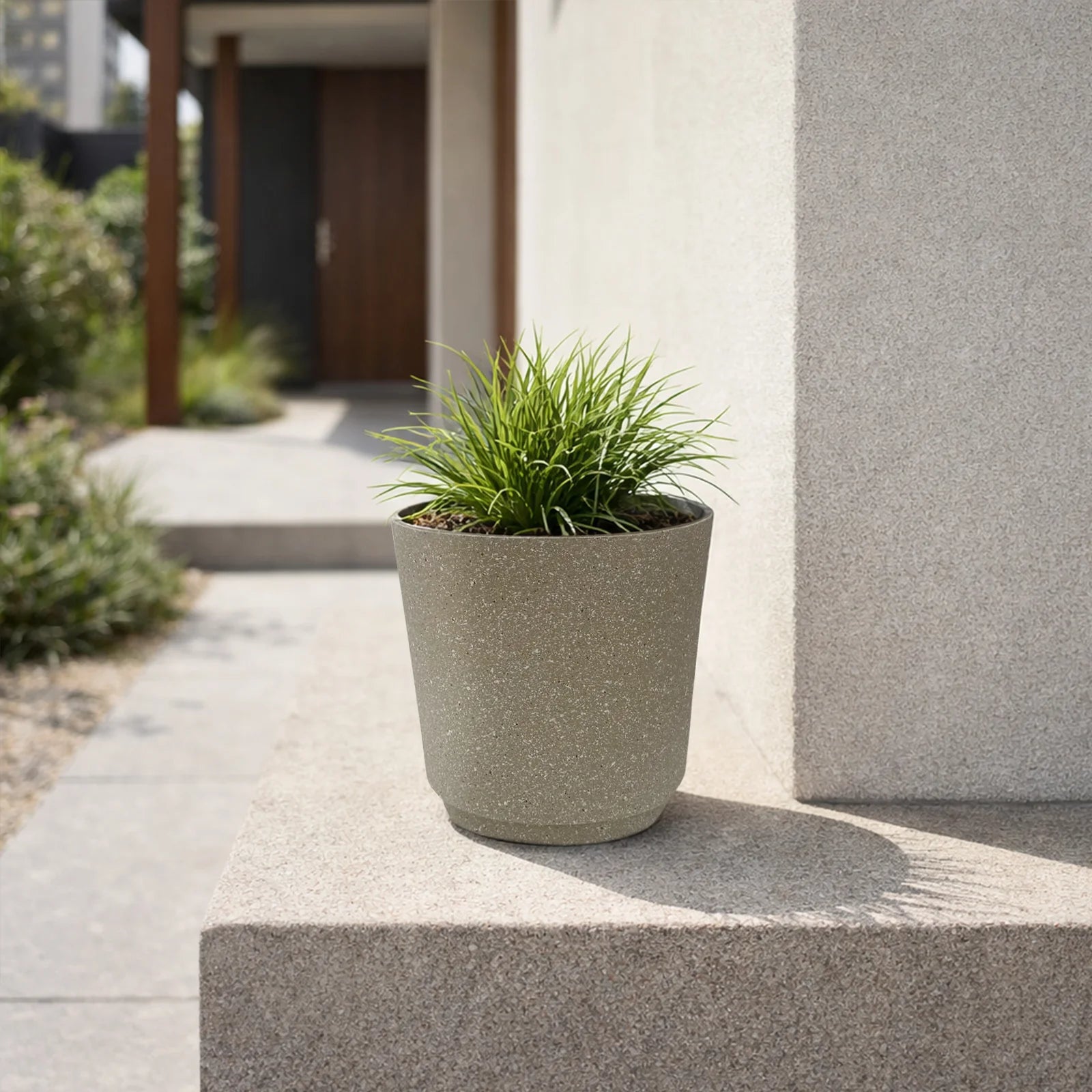 Moda 28cm Beige Round StoneLite Self-Watering Plastic Pot, large beige stone-look pot with self-watering reservoir